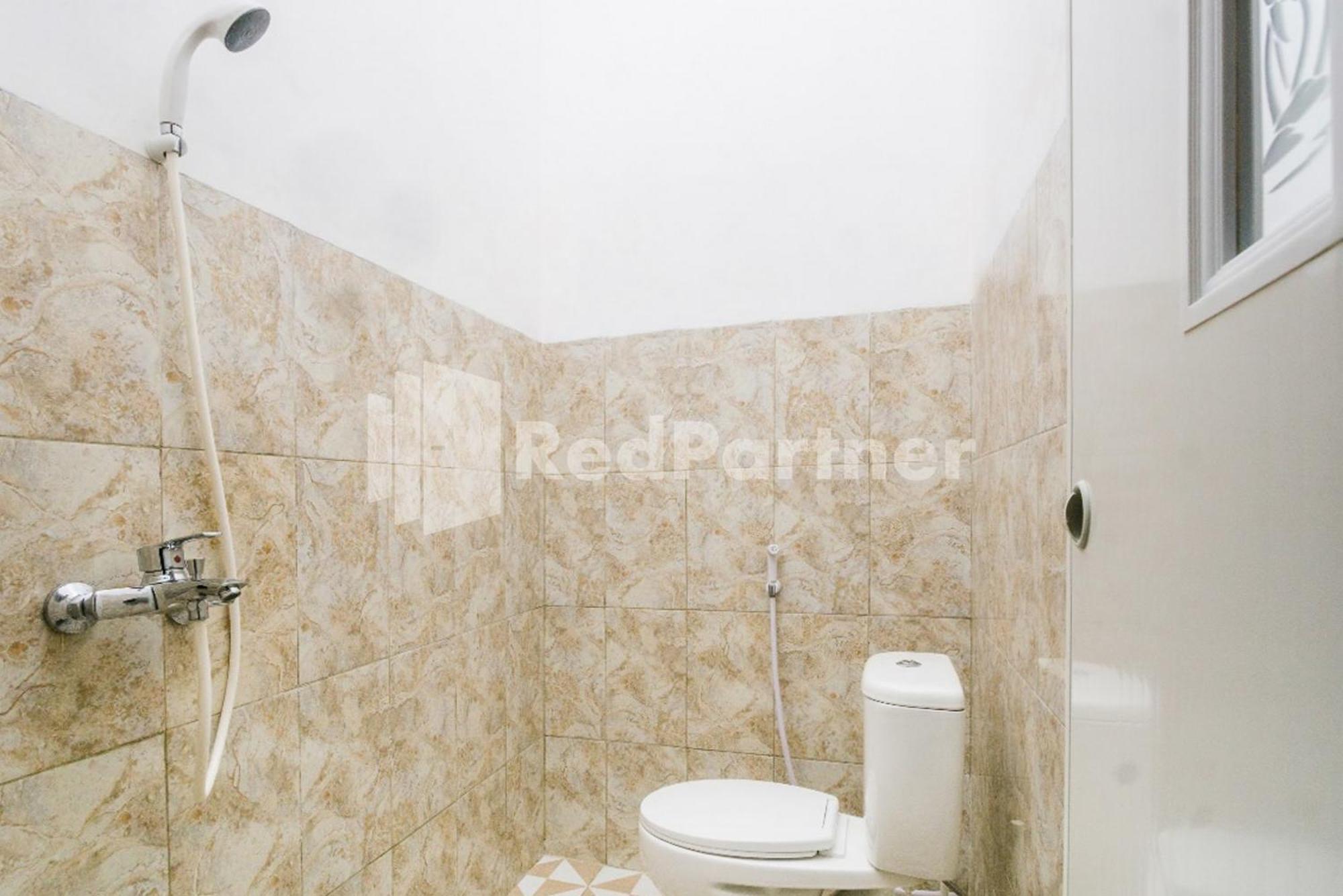 Omah Kalimosodo Mitra Reddoorz Near Stasiun Malang Kota Baru Ξενοδοχείο Εξωτερικό φωτογραφία