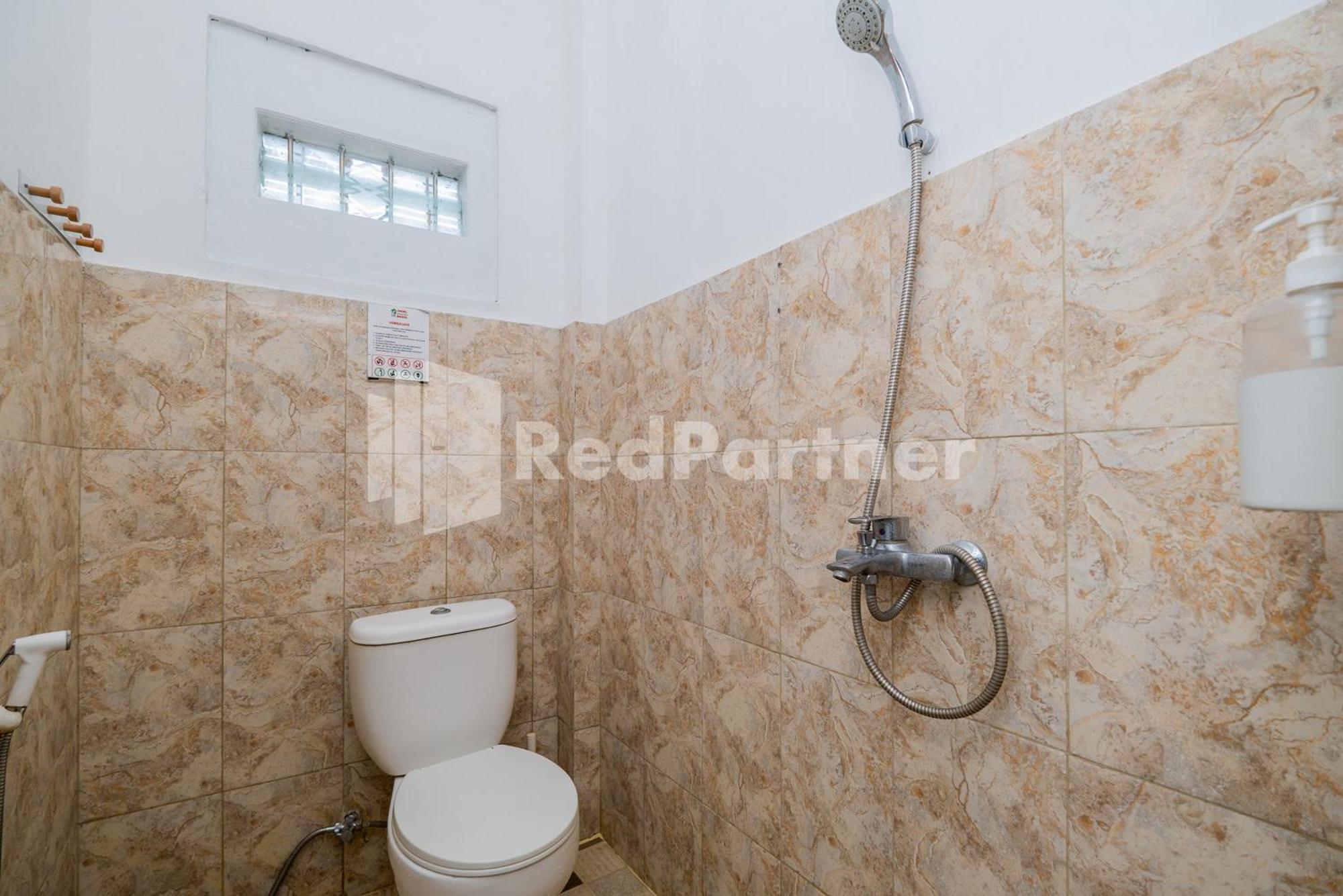 Omah Kalimosodo Mitra Reddoorz Near Stasiun Malang Kota Baru Ξενοδοχείο Εξωτερικό φωτογραφία