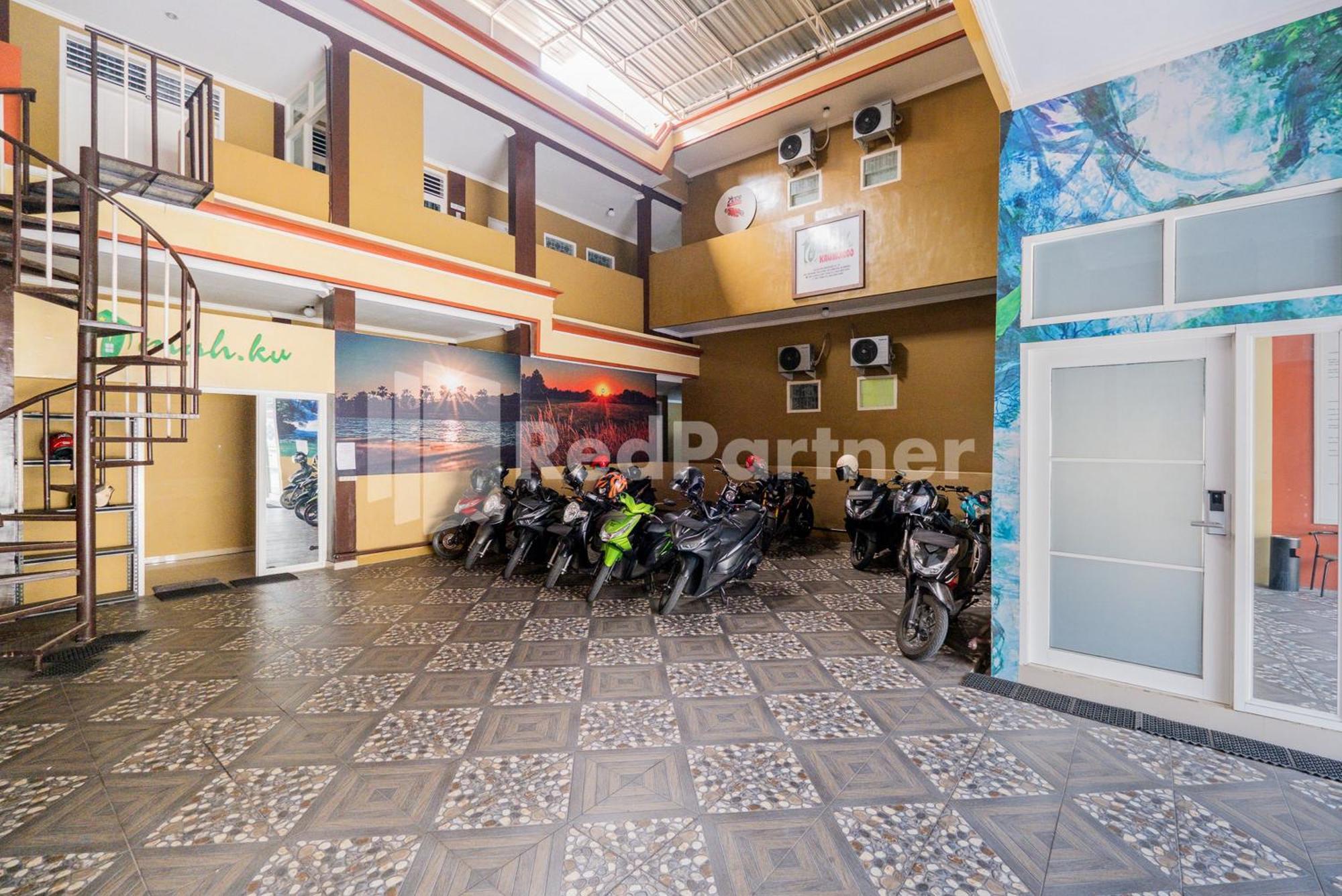 Omah Kalimosodo Mitra Reddoorz Near Stasiun Malang Kota Baru Ξενοδοχείο Εξωτερικό φωτογραφία